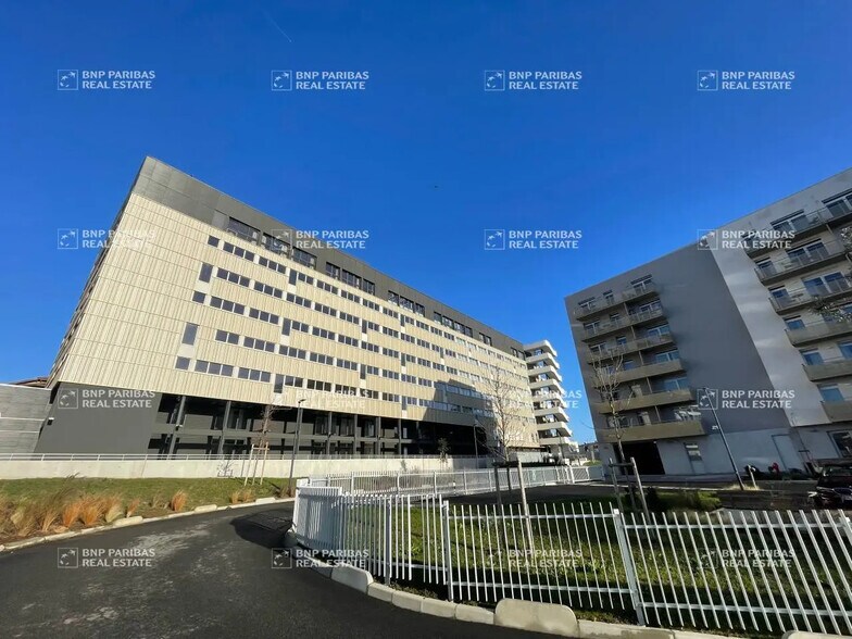334 Avenue De Grande Bretagne, Toulouse à louer - Photo de l’immeuble – Image 2 sur 34