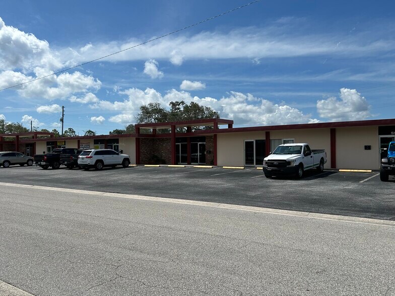 501-527 S Paula Dr, Dunedin, FL à louer - Photo principale – Image 1 sur 26