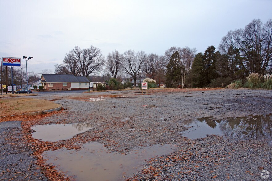644 NE Main St, Simpsonville, SC à louer - Photo de l’immeuble – Image 2 sur 10