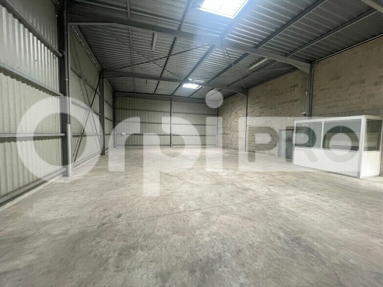 Industriel/Logistique dans Lugny à vendre - Photo intérieure – Image 3 sur 10