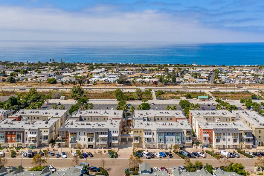 6848 Embarcadero Ln, Carlsbad, CA à louer - Photo de l’immeuble – Image 2 sur 7