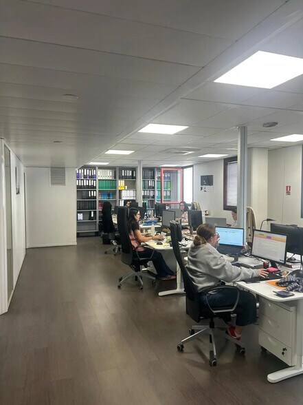 Bureau dans Marseille à vendre - Photo intérieure – Image 2 sur 3