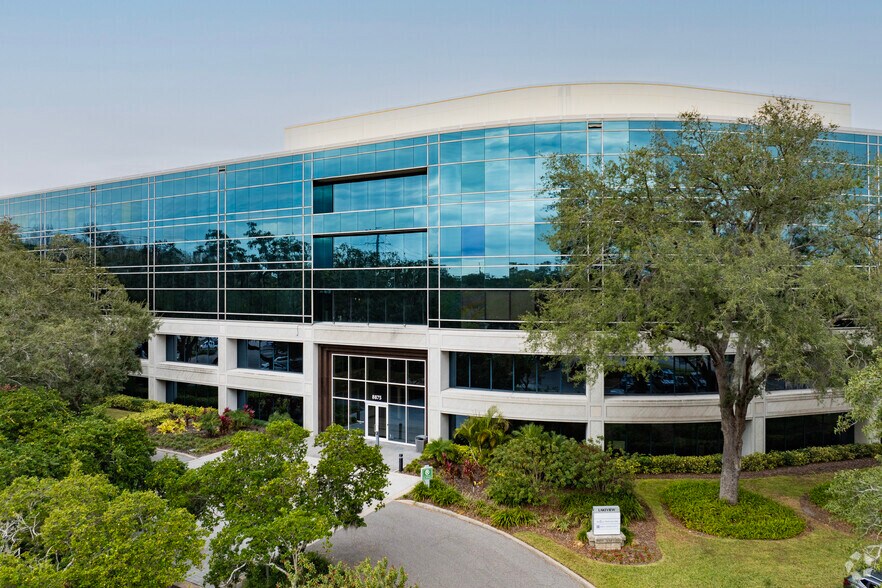 8875 Hidden River Pkwy, Tampa, FL à louer - Photo principale – Image 2 sur 12