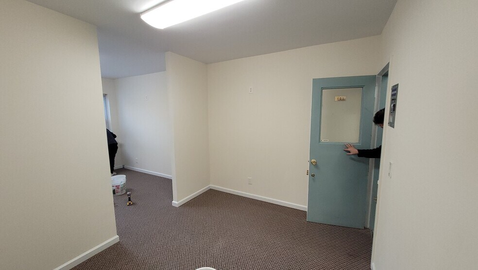 3036-3040 E Tremont Ave, Bronx, NY à louer - Photo de l’immeuble – Image 2 sur 5