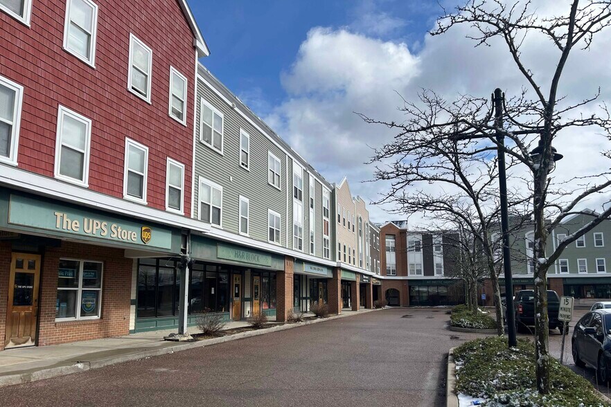 4 Carmichael St, Essex Junction, VT à louer - Photo de l’immeuble – Image 3 sur 7