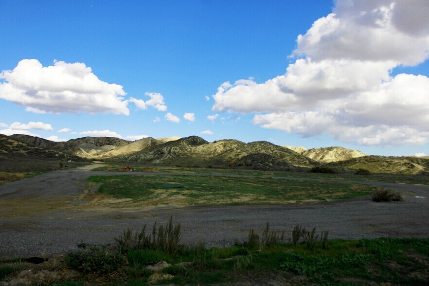 40 Gilman Springs, Moreno Valley, CA à vendre - Photo de l’immeuble – Image 3 sur 12