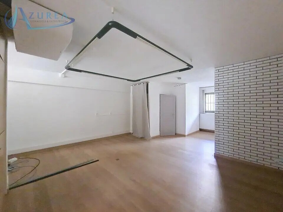 Bureau dans Saint-Laurent-du-Var à louer Photo de l’immeuble– Image 1 sur 8