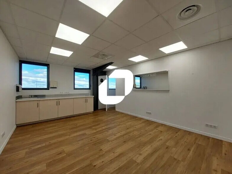 Bureau dans Mauguio à louer - Photo de l’immeuble – Image 2 sur 26