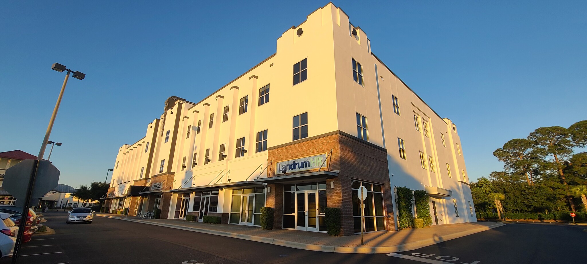 73 Eglin Pky NE, Fort Walton Beach, FL à louer Photo de l’immeuble– Image 1 sur 9