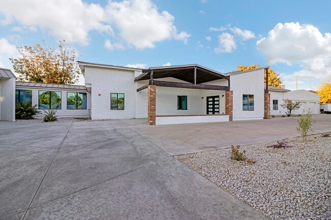 Plus de détails pour MID CENTURY MODERN FLAGSHIP RAL, Phoenix, AZ - Santé à vendre