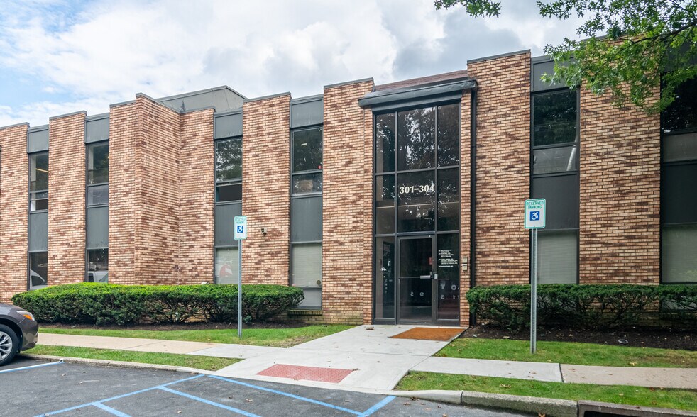 55 Old Turnpike Rd, Nanuet, NY à louer - Photo de l’immeuble – Image 1 sur 8