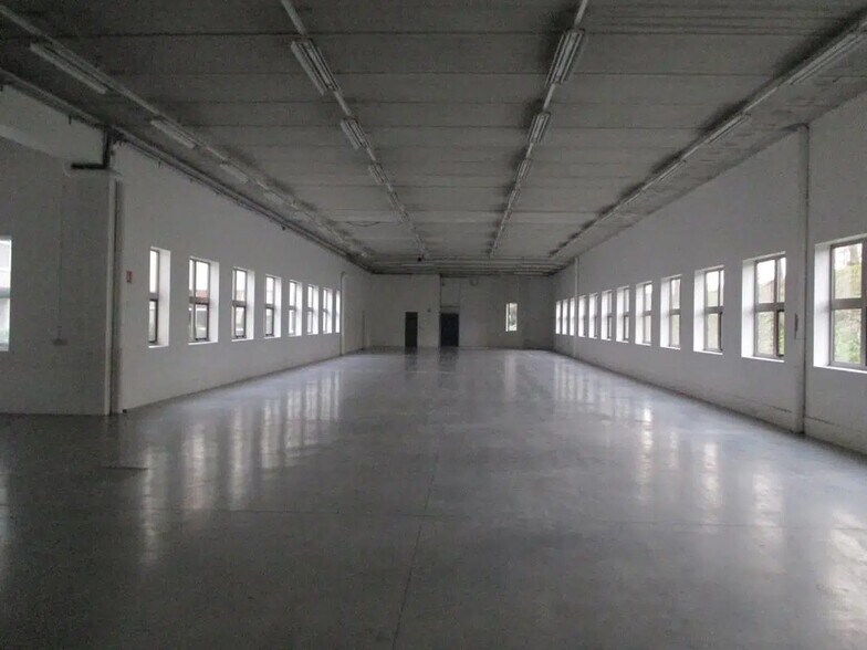 1 Rue Enrico Fermi, Saint-Thibault-des-Vignes à louer - Photo de l’immeuble – Image 1 sur 32