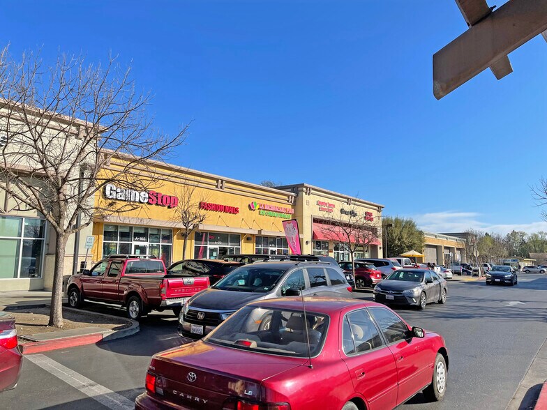 750 Stony Point Rd, Santa Rosa, CA à louer - Photo de l’immeuble – Image 2 sur 2