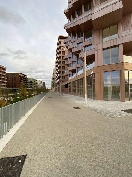 Local commercial dans Saint-Ouen-sur-Seine à louer - Photo de l’immeuble – Image 1 sur 3