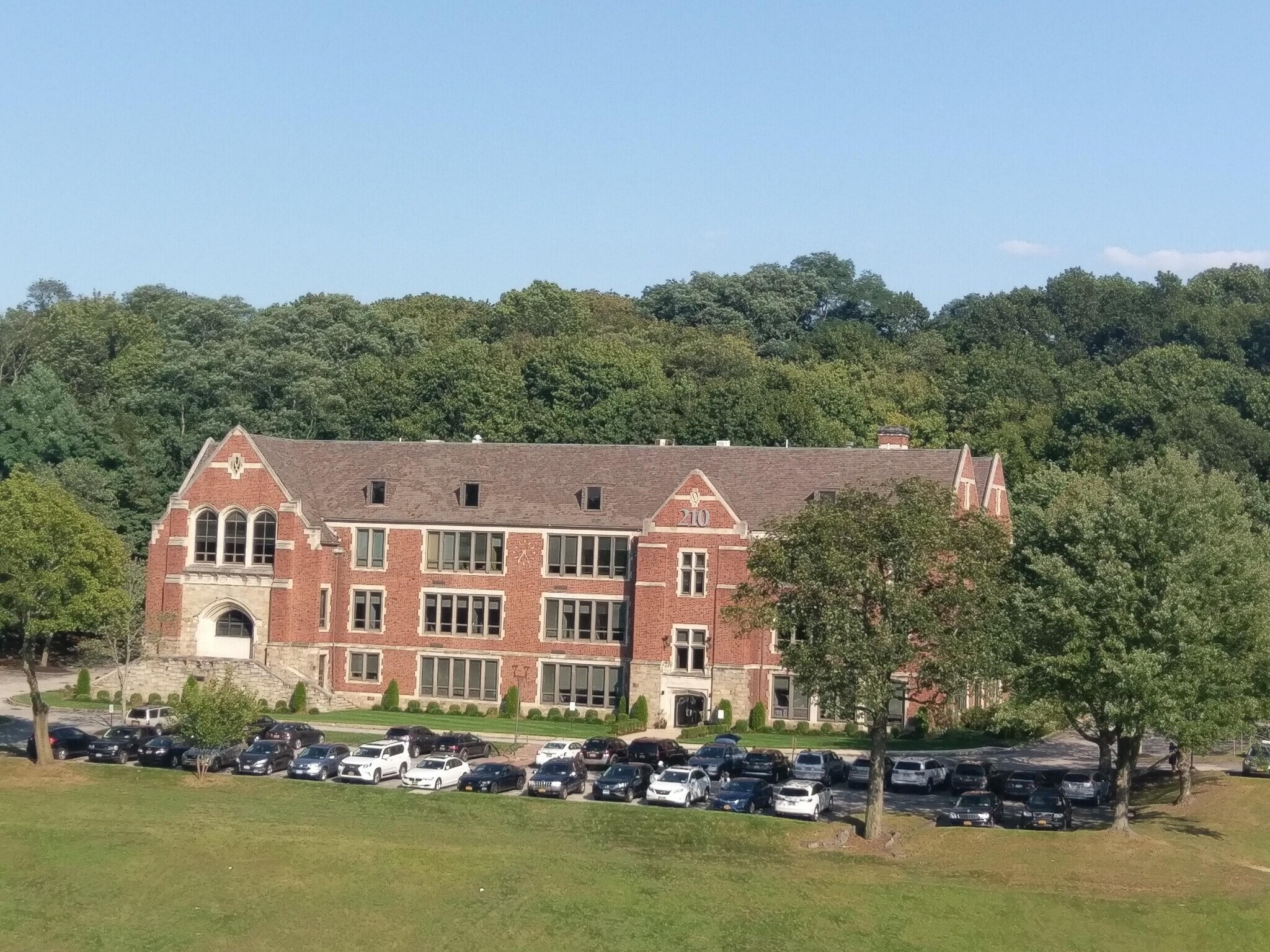 210 N Central Ave, Hartsdale, NY à louer Photo principale– Image 1 sur 24