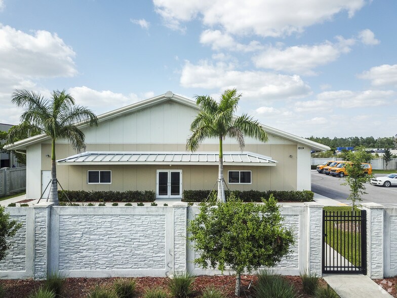3519 Plover Ave, Naples, FL à louer - Photo de l’immeuble – Image 3 sur 14