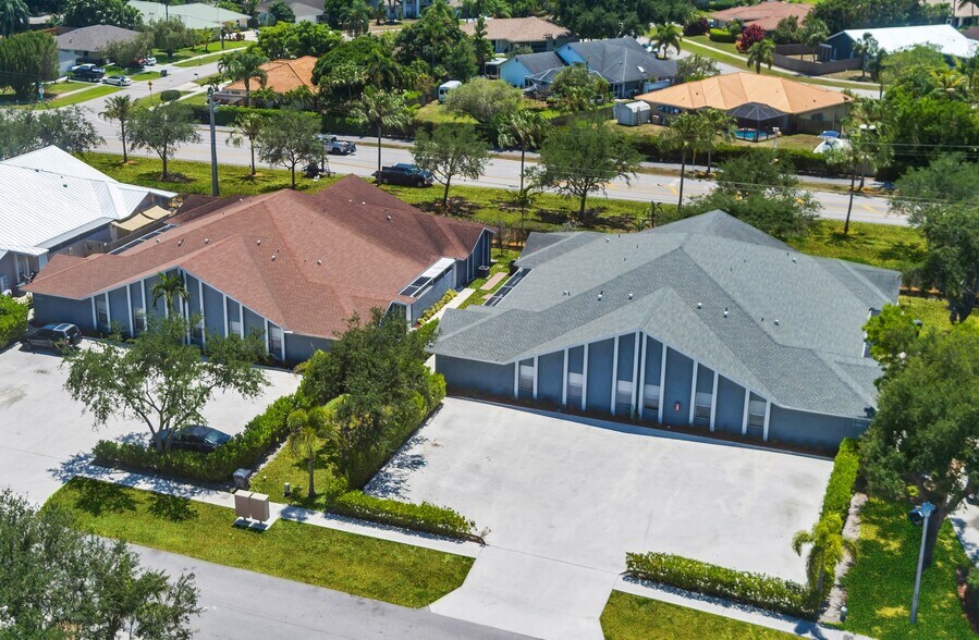 13908 Folkestone Cir, Wellington, FL à vendre - Photo de l’immeuble – Image 1 sur 24