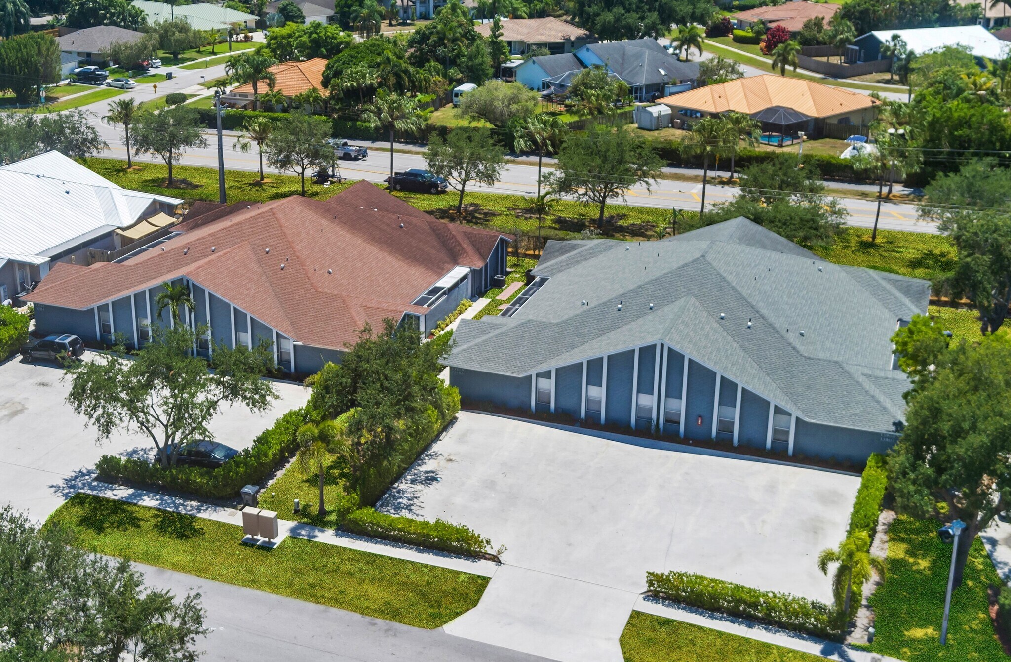 13908 Folkestone Cir, Wellington, FL à vendre Photo de l’immeuble– Image 1 sur 25