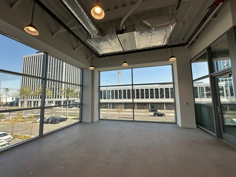 4625-4635 Admiralty Way, Marina Del Rey, CA à louer - Photo intérieure – Image 2 sur 58