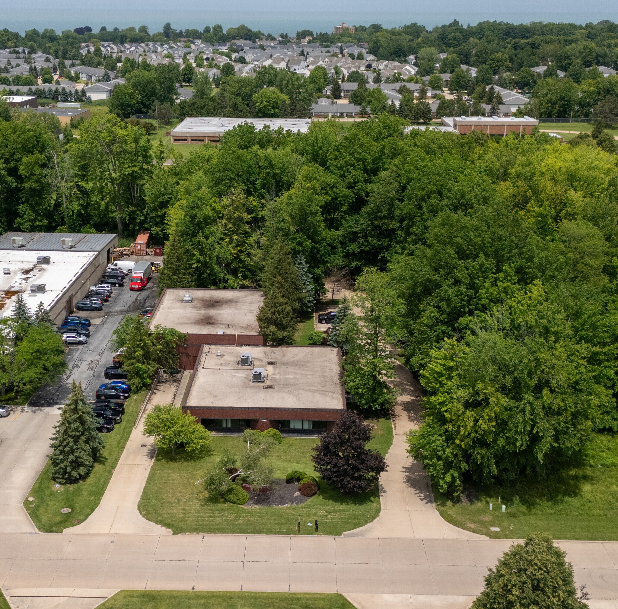 38227 Western Pky, Willoughby, OH à louer Photo de l’immeuble– Image 1 sur 9