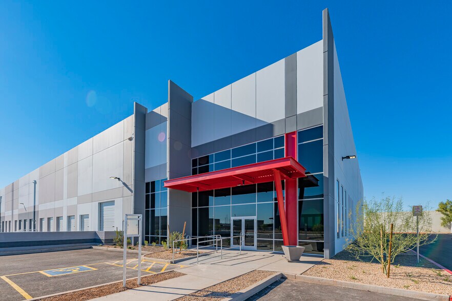 4250 E Superior Ave, Phoenix, AZ à louer - Photo de l’immeuble – Image 3 sur 17