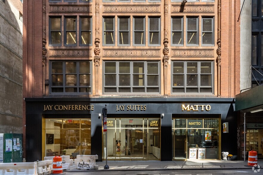 15-17 W 38th St, New York, NY à louer - Photo de l’immeuble – Image 2 sur 13