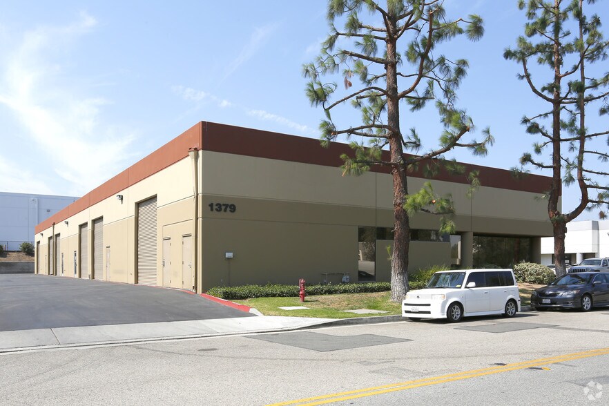 1379 Pico St, Corona, CA à louer - Photo de l’immeuble – Image 2 sur 4
