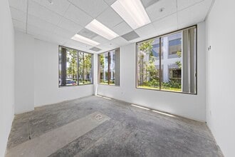200 Commerce Dr, Irvine, CA à louer Photo intérieure– Image 2 sur 8