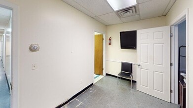 2323-2327 83rd St, Brooklyn, NY à louer Photo intérieure– Image 2 sur 5