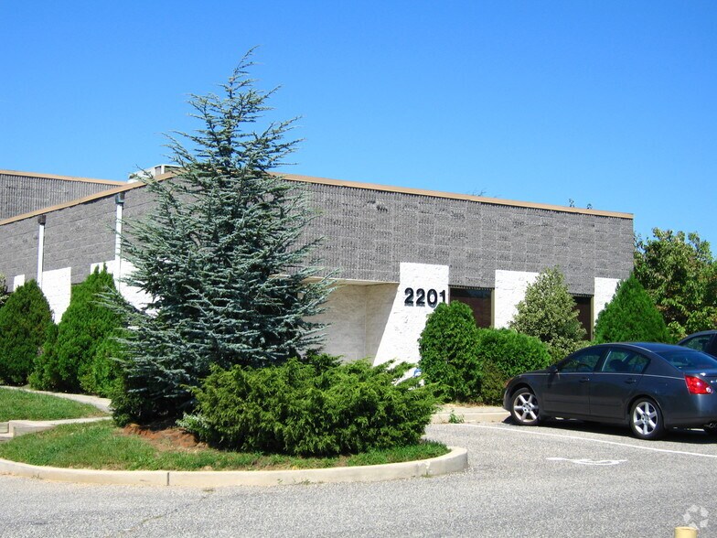 2201 Wallace Blvd, Cinnaminson, NJ à louer - Photo de l’immeuble – Image 2 sur 4