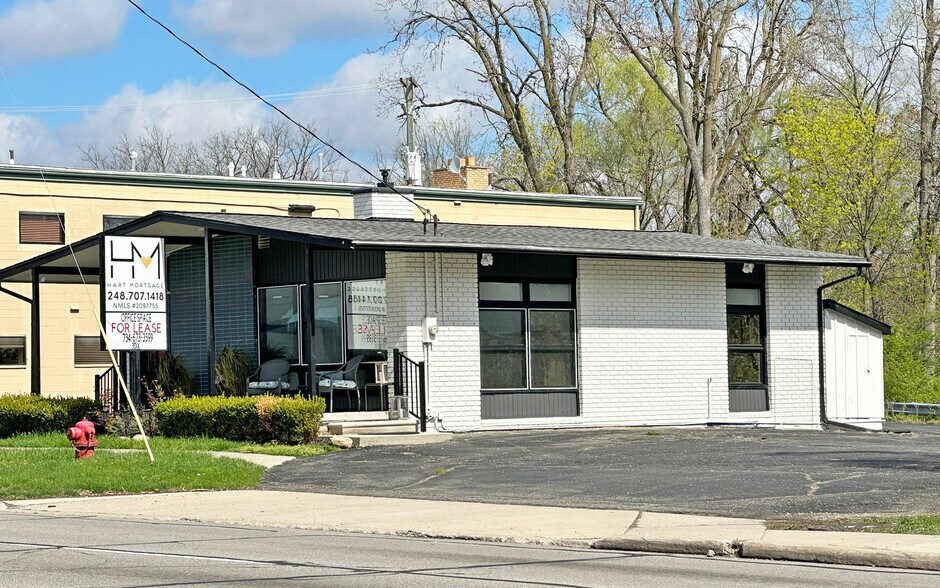 32300 Grand River Ave, Farmington, MI à louer - Photo de l’immeuble – Image 2 sur 5