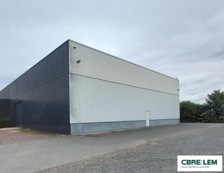 Local d’activités dans Mondeville à louer - Photo de l’immeuble – Image 2 sur 8