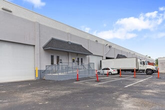 7950-7966 NW 14th St, Miami, FL à louer Photo intérieure– Image 2 sur 12