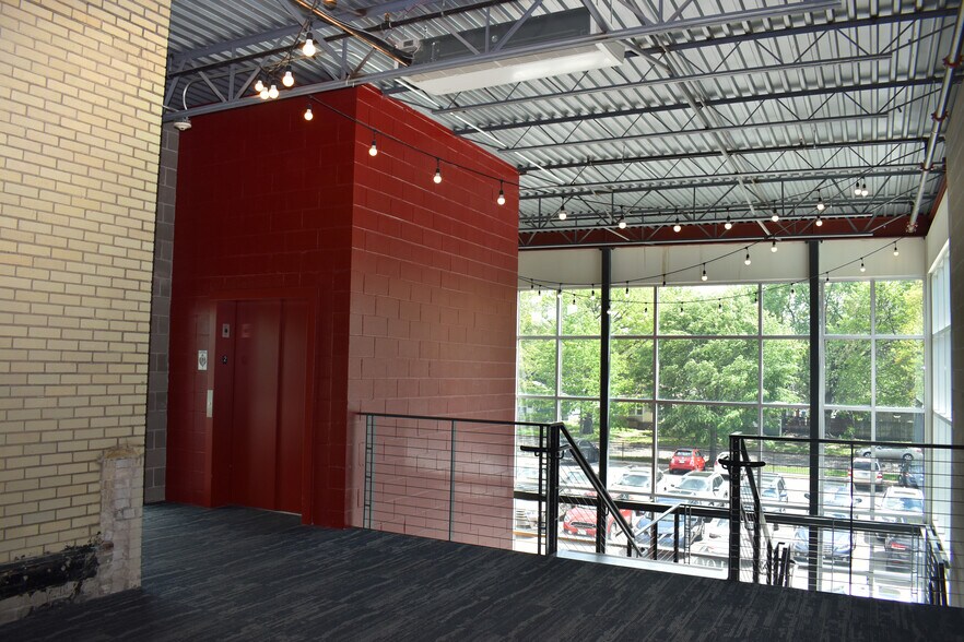1000-1010 University Ave W, Saint Paul, MN à louer - Hall d’entrée – Image 2 sur 11