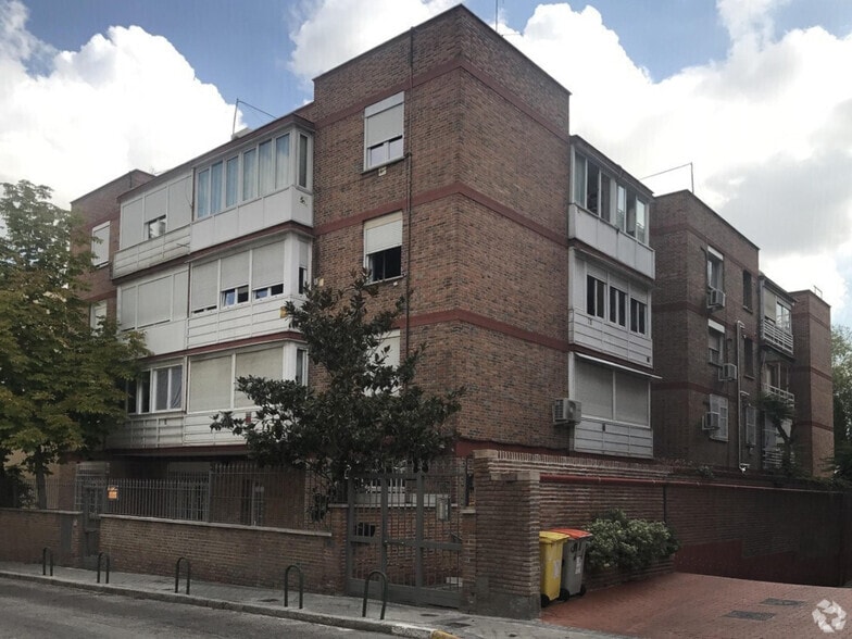 Calle de Alfonso Rodríguez Santamaría, 18, Madrid, Madrid à louer - Photo de l’immeuble – Image 3 sur 3
