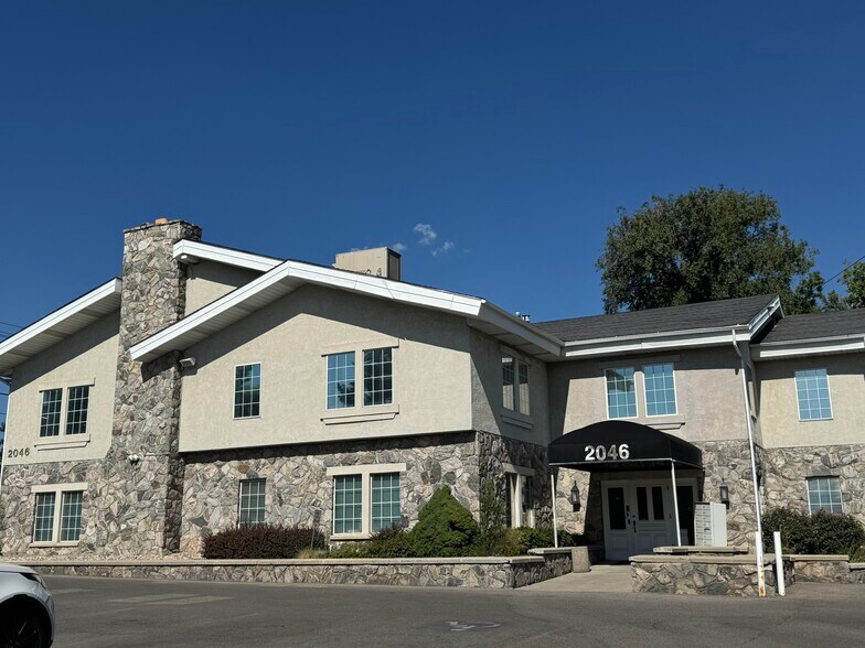 2046 E Murray Holladay Rd, Salt Lake City, UT à louer - Photo de l’immeuble – Image 1 sur 8
