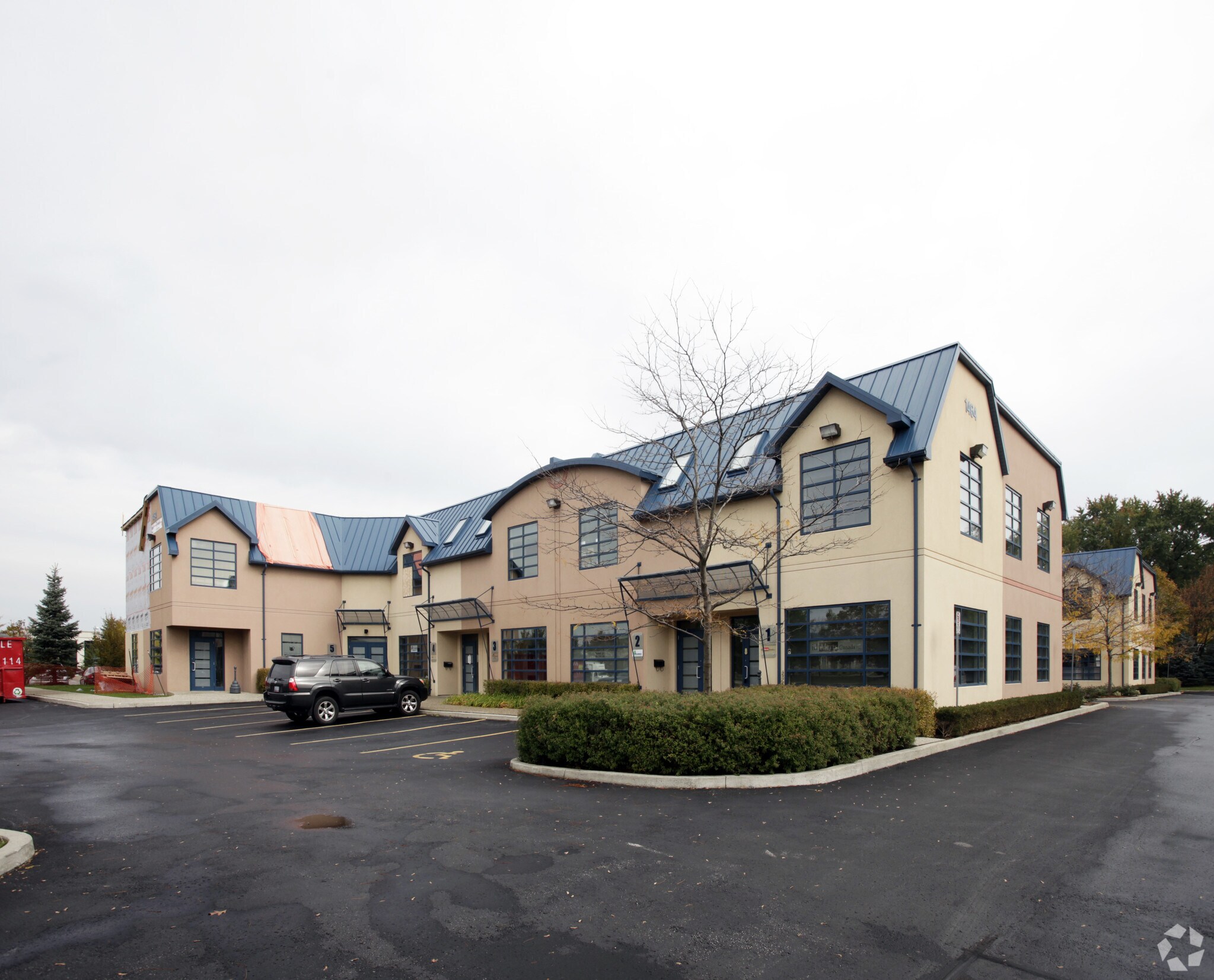 1464 Cornwall Rd, Oakville, ON à vendre Photo principale– Image 1 sur 3