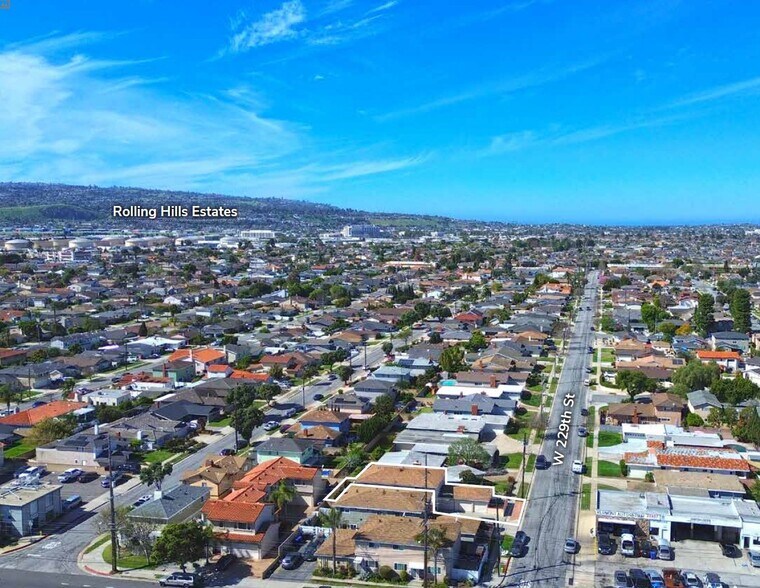 2210 W 229th St, Torrance, CA à vendre - Photo de l’immeuble – Image 2 sur 5