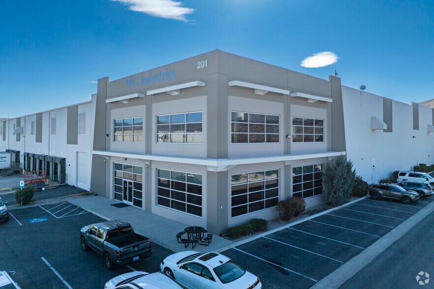 3300 Waltham Way, Mccarran, NV à louer - Photo principale – Image 1 sur 10