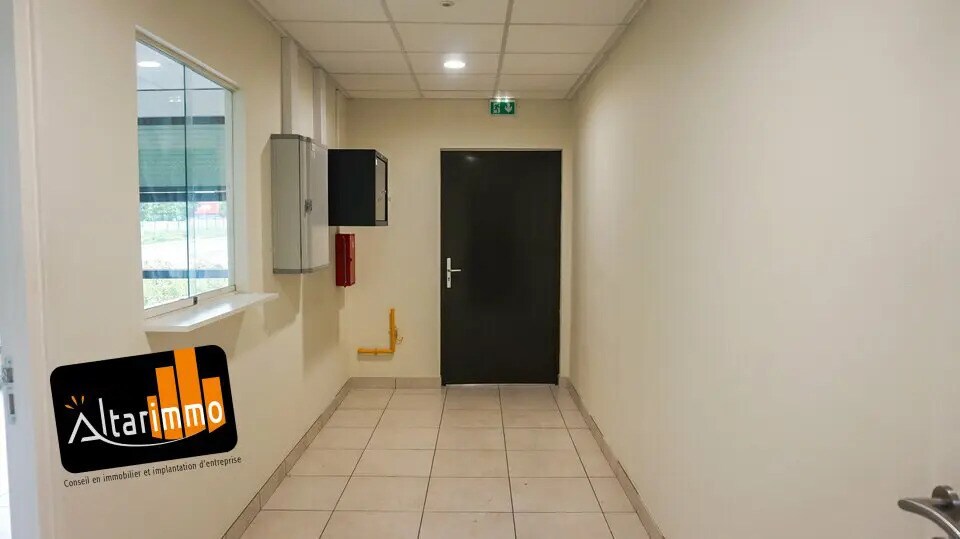 Local d’activités dans Gellainville à louer - Photo de l’immeuble – Image 3 sur 5