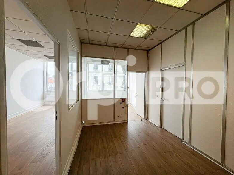 Bureau dans Pantin à louer - Photo de l’immeuble – Image 2 sur 9