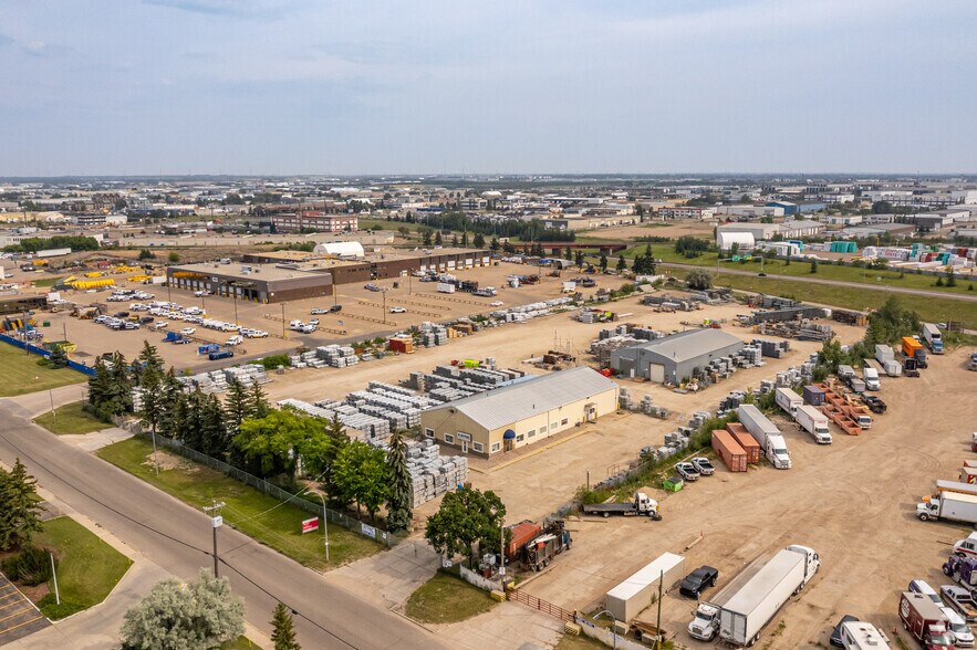 6215 82 Ave NW, Edmonton, AB à vendre - Aérien – Image 2 sur 3