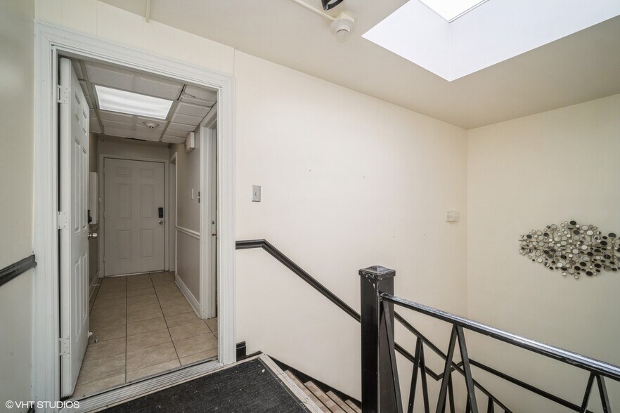 8755 Trumbull Ave, Skokie, IL à louer - Photo intérieure – Image 3 sur 22