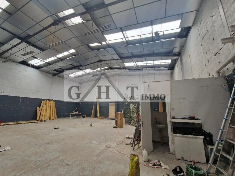 Industriel/Logistique dans Stains à louer - Photo intérieure – Image 1 sur 5