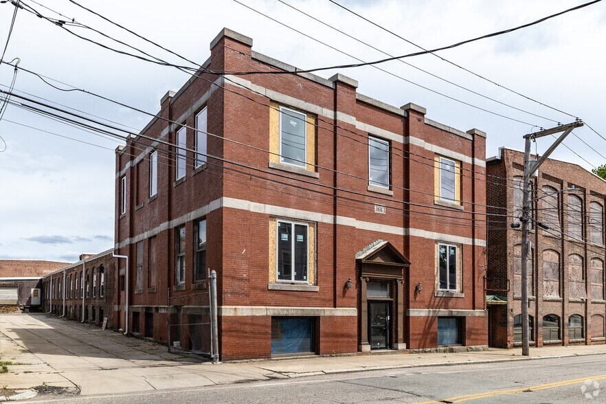 565 N Main St, Woonsocket, RI à vendre - Photo principale – Image 2 sur 10