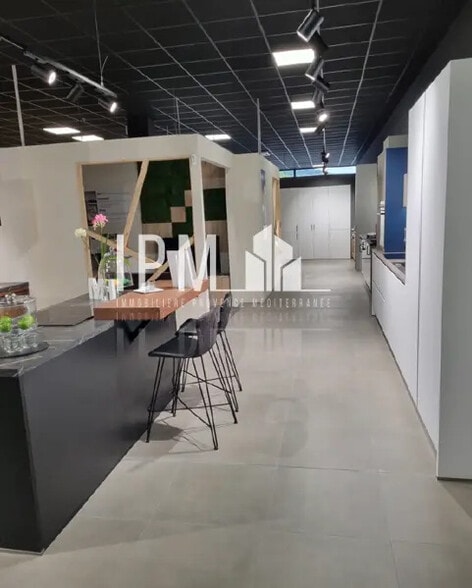 Local commercial dans Gémenos à louer - Photo intérieure – Image 2 sur 5