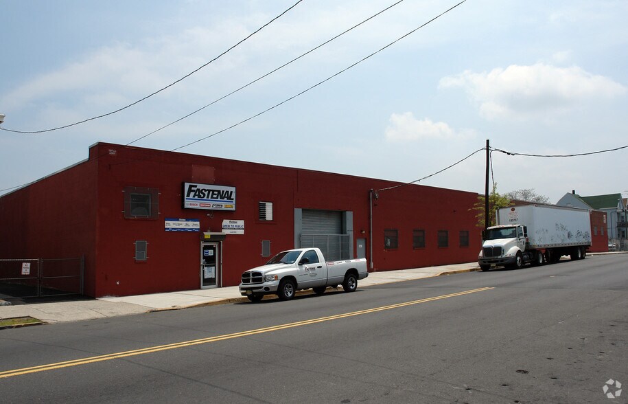447 Madison Ave, Paterson, NJ à louer - Photo de l’immeuble – Image 1 sur 5