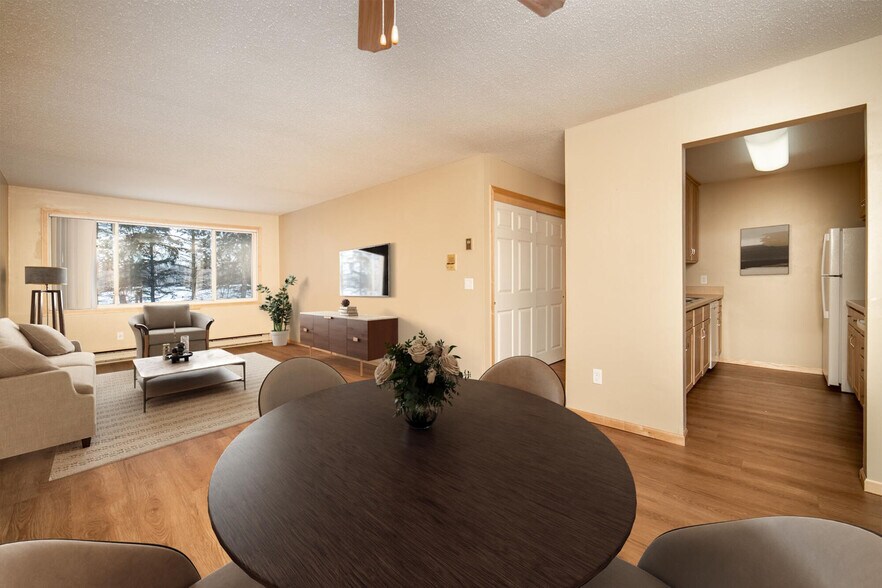 8515 Parkvilla Dr, Mountain Iron, MN à vendre - Photo de l’immeuble – Image 3 sur 18