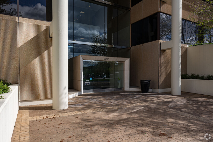 402 Bna Dr, Nashville, TN à louer - Photo de l’immeuble – Image 3 sur 6