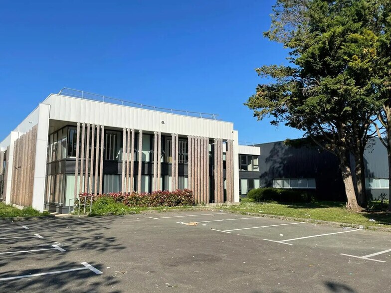 Local d’activités dans SAINT-OUEN-L'AUMONE à louer - Photo de l’immeuble – Image 1 sur 23
